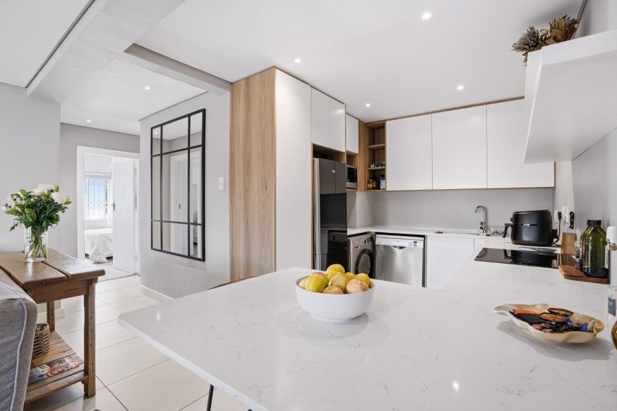 To Let 2 Bedroom Property for Rent in Vredehoek Western Cape